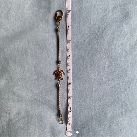 ✨ Adorable golden bracelet with a turtle! ✨ - Picture 4 of 4